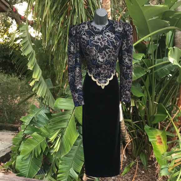 Vintage Victorian brocade and velvet dress with 80s power should… - Picture 5 of 12